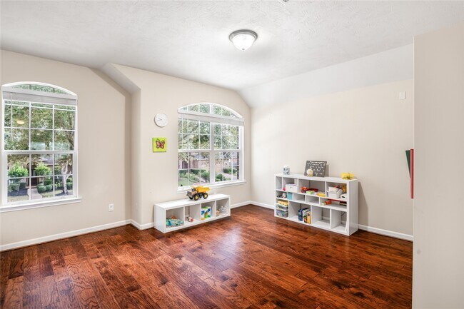 Building Photo - 6819 Lavington Way