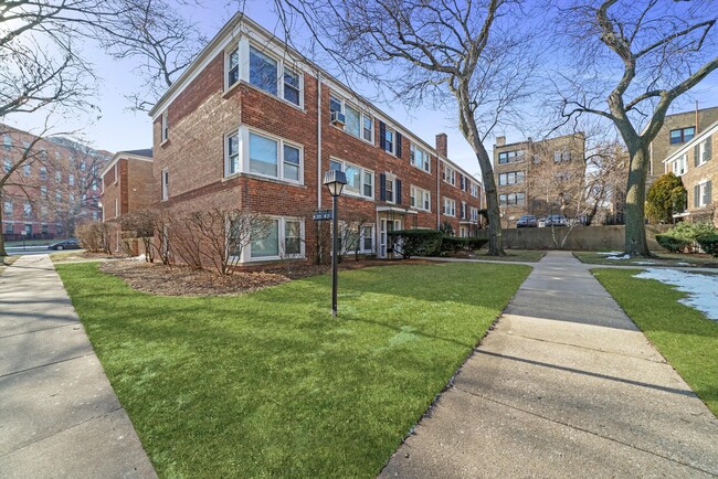 Building Photo - Spacious 1 Bed Apartment in Great Evanston...