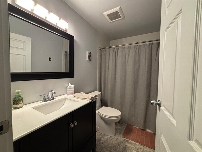 Building Photo - 160 Commandants Wy