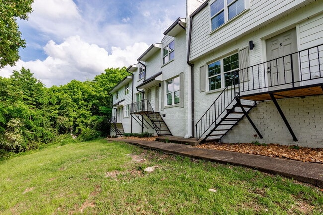 Building Photo - 400 Gallery Ln