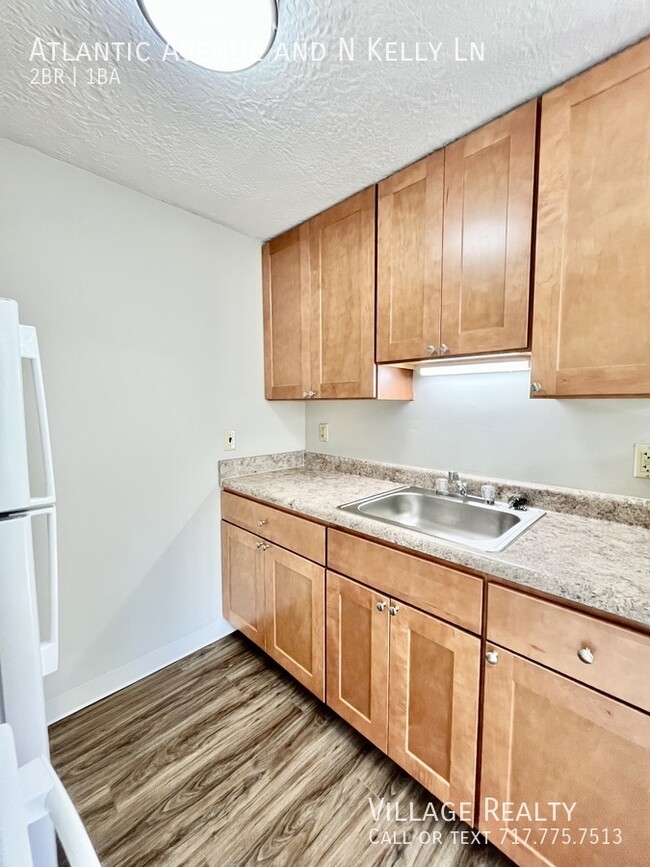 Building Photo - Newly-remodeled! Affordable 2-bed in Red L...