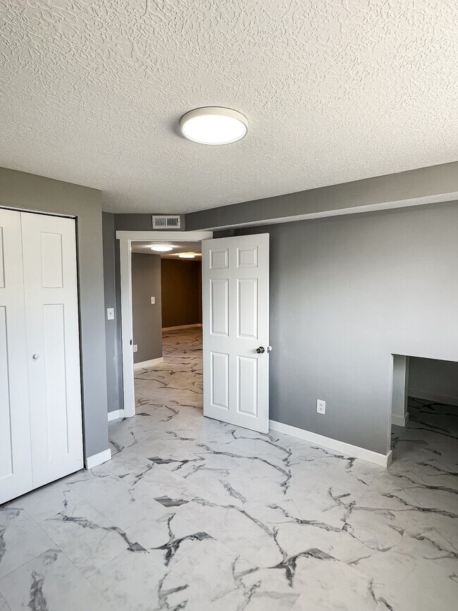 Building Photo - 1545 Barbara Cir