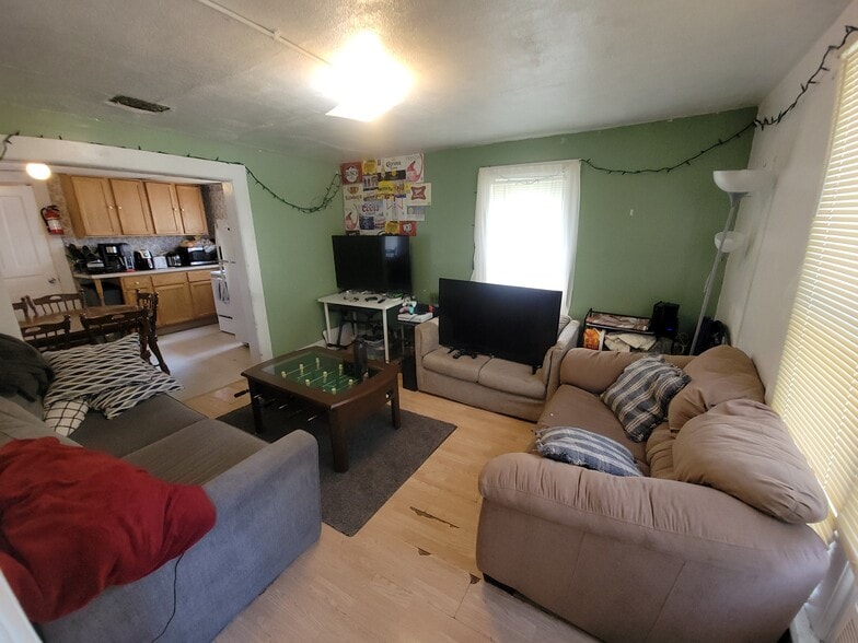 Building Photo - 239 Chippewa St