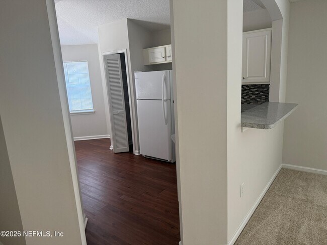 Building Photo - 5550 Oak Crossing Dr