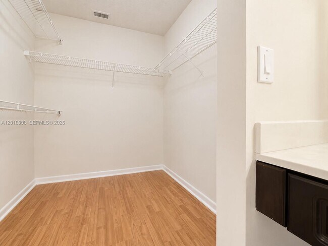 Building Photo - 854 San Remo Dr