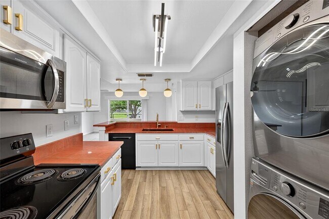 Building Photo - 2583 Countryside Blvd