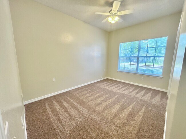 Building Photo - Charming 3-Bedroom Cottage