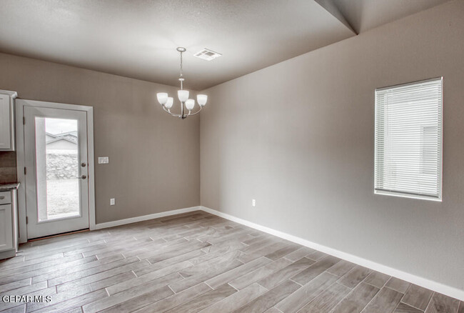 Building Photo - 14929 Tierra Crystal Ave