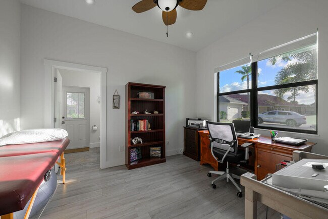 Building Photo - 1155 SW Bent Pine Cove