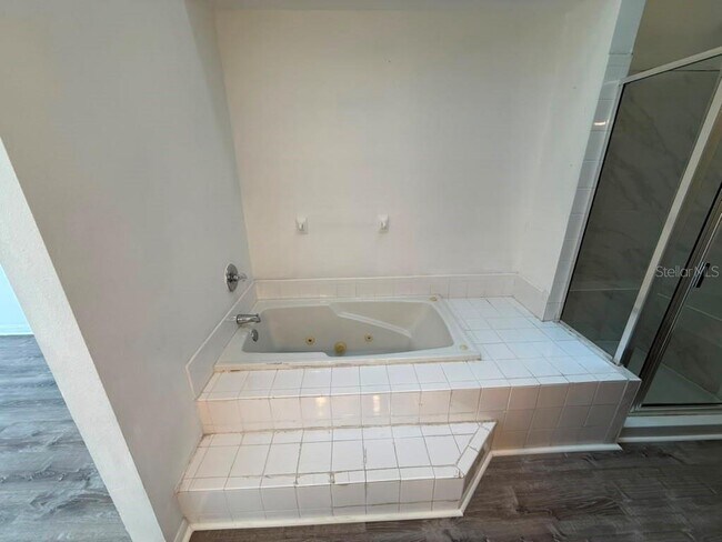 Building Photo - 833 Caribbean Dr
