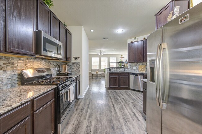 Building Photo - 3330 Madison Elm St