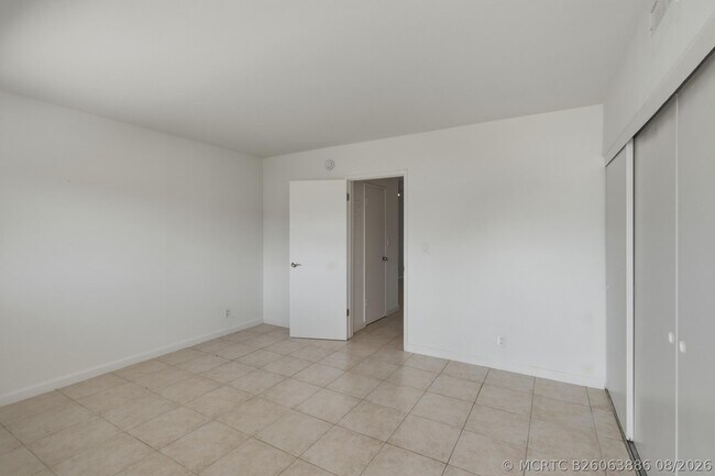 Building Photo - 4529 NE 21st Ave
