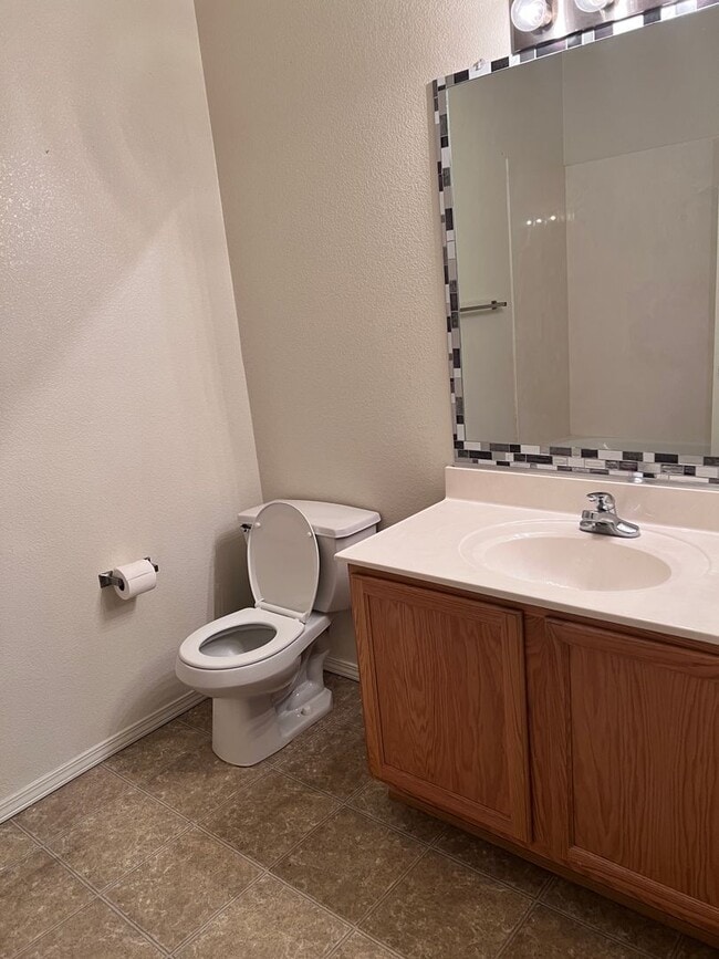 Building Photo - Wonderful 3 Br condo in gated community with the major appliances and 1 car garage.