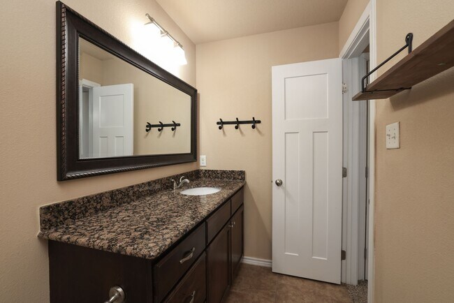 Building Photo - 3110 Claremont Dr