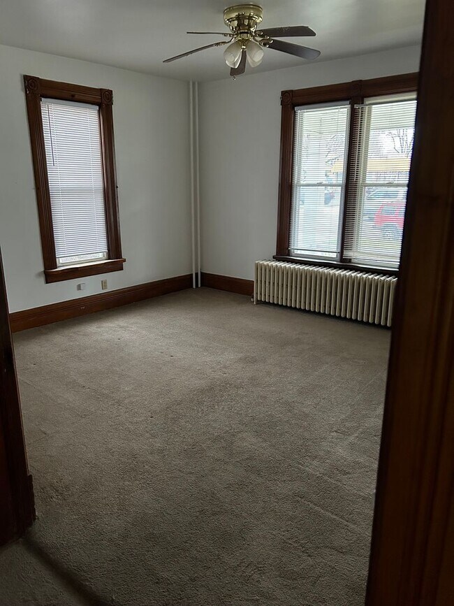 Building Photo - 296 N Sandusky St