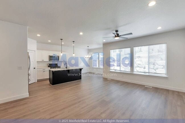 Building Photo - 5BD/3BTH/2GAR - Great space - Lehi Living