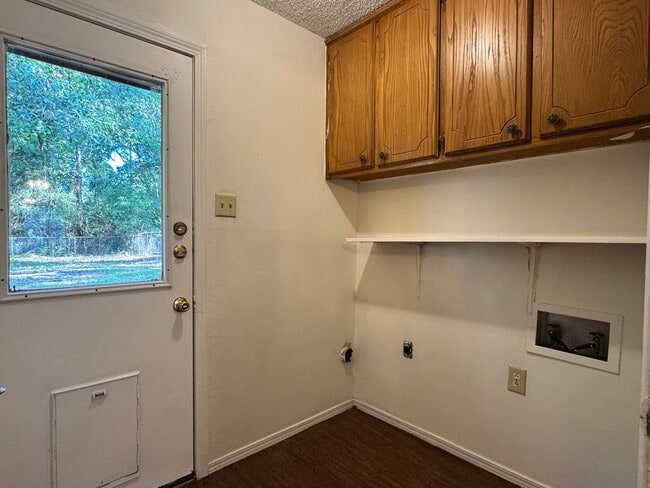 Building Photo - 10802 Kiamichi Dr