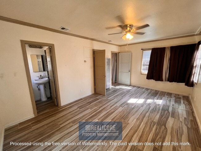 Building Photo - 3220 Parkside Dr