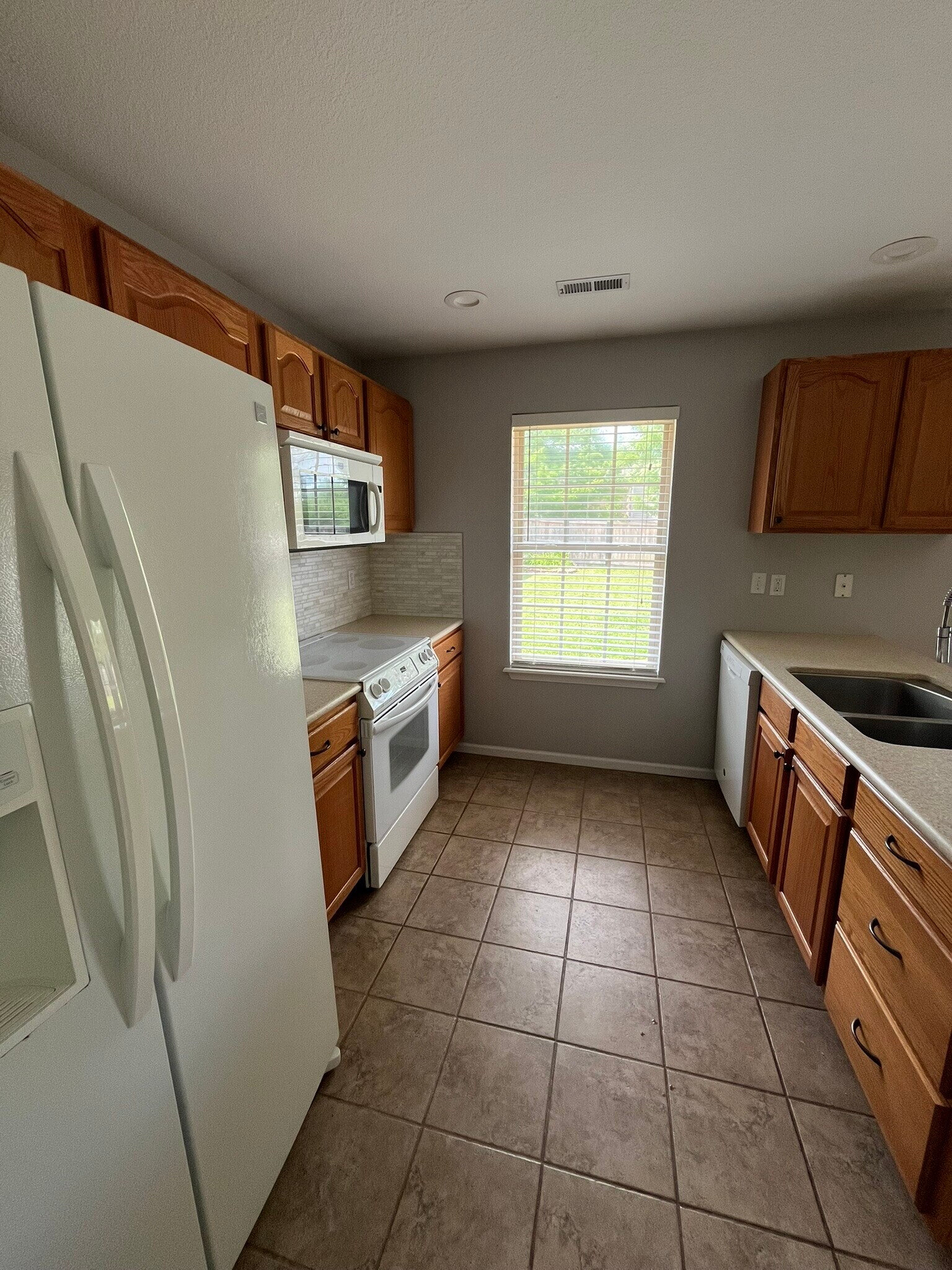 Building Photo - 629 Woodland Park Dr