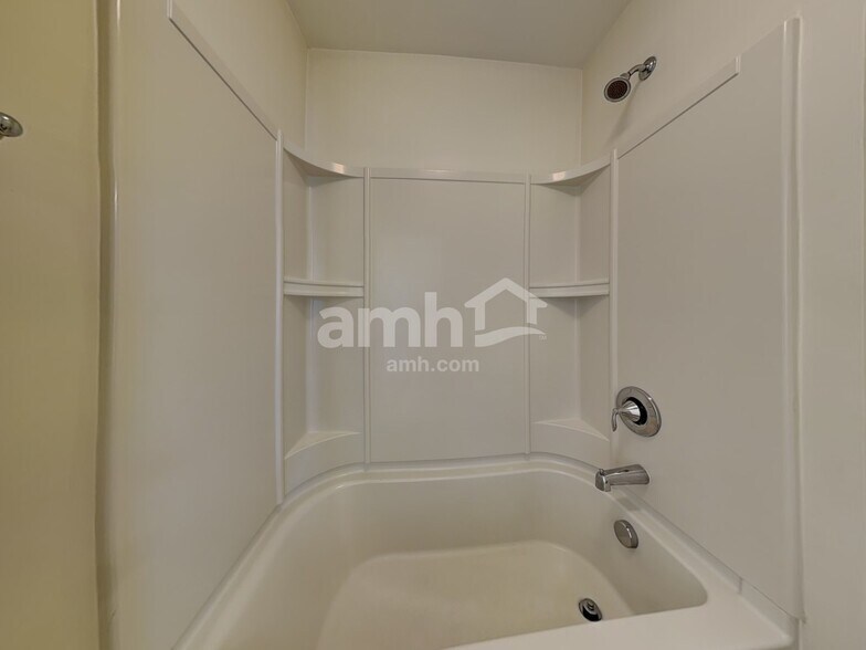 Building Photo - 128 Cherry Bark Dr