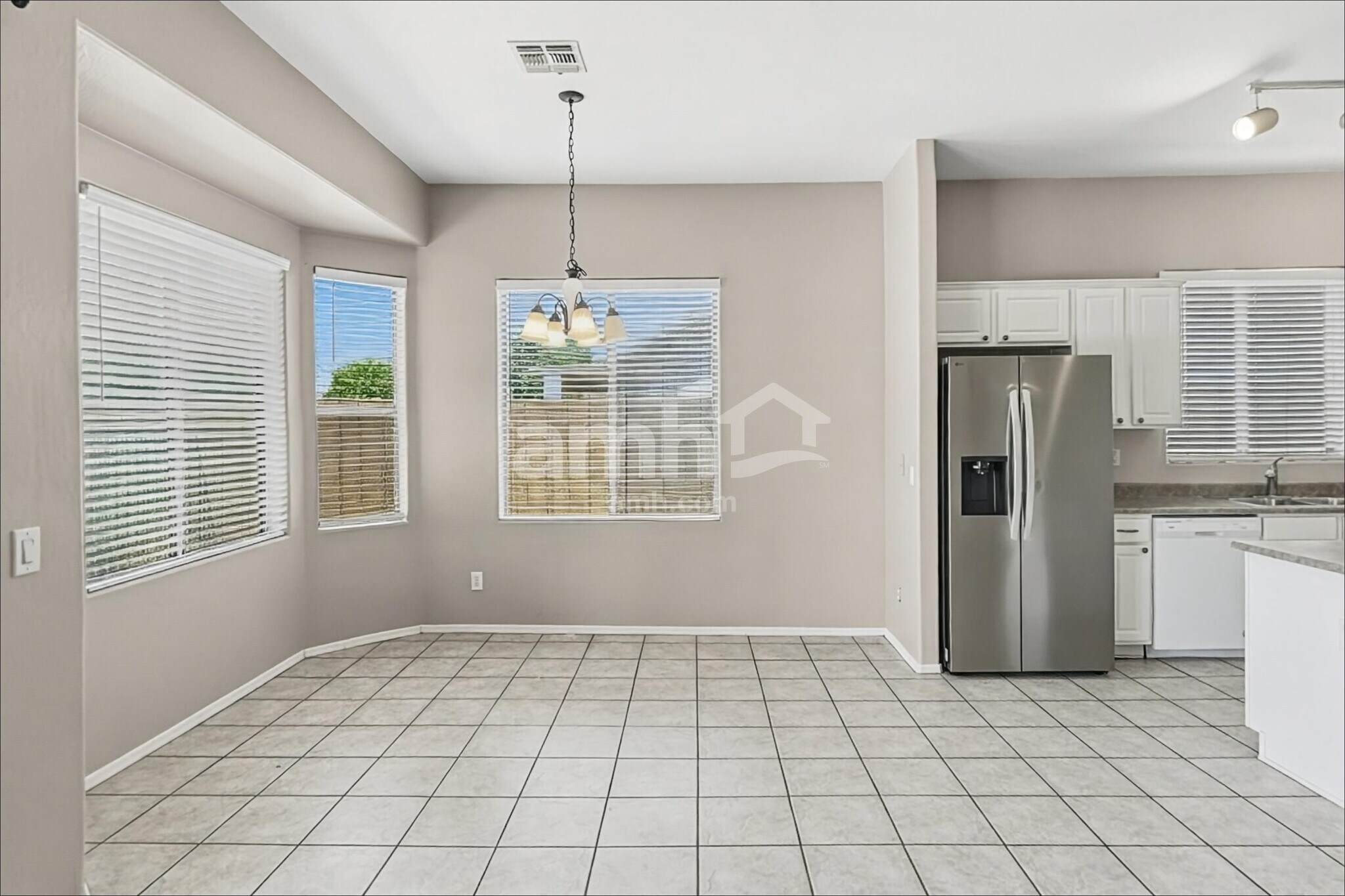 Building Photo - 12717 W Earll Dr