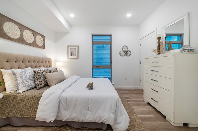 Building Photo - Kensington Court Flats