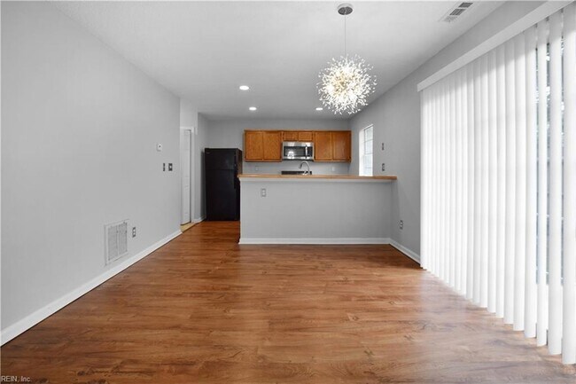 Building Photo - 240 Ferdinand Cir