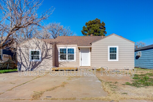 Building Photo - 2516 2nd St