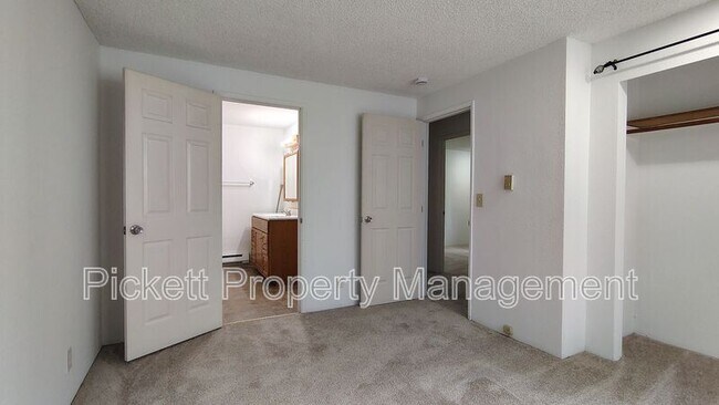 Building Photo - 1803 Winfield Ave