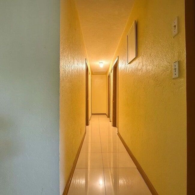 Building Photo - 2533 Dolphin Dr