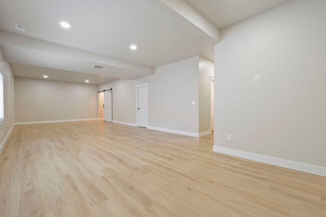 Building Photo - 5839 Yancey Dr