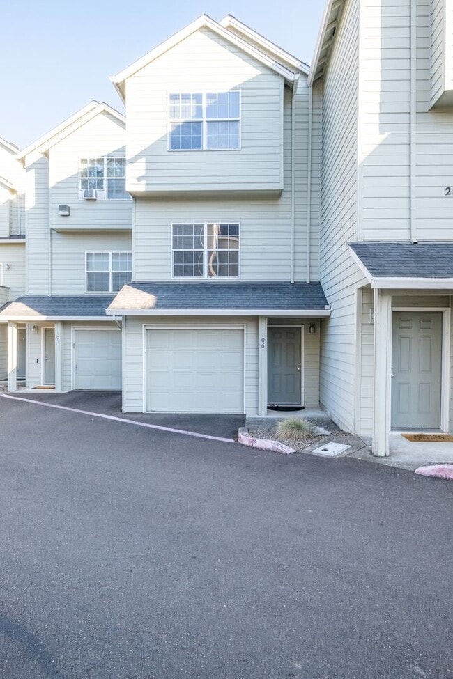 Building Photo - Stylish 2-Bedroom Condo Near OSU – Spaciou...