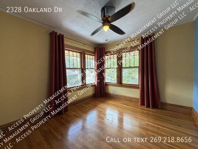 Building Photo - 2328 Oakland Dr