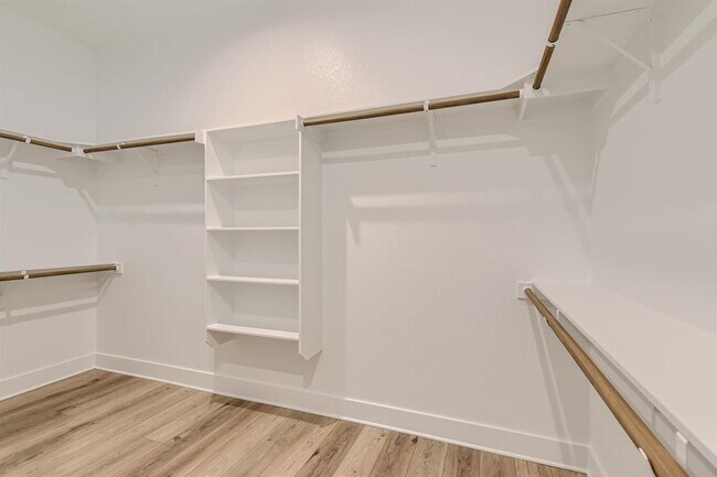 Building Photo - 300 Alava Wy