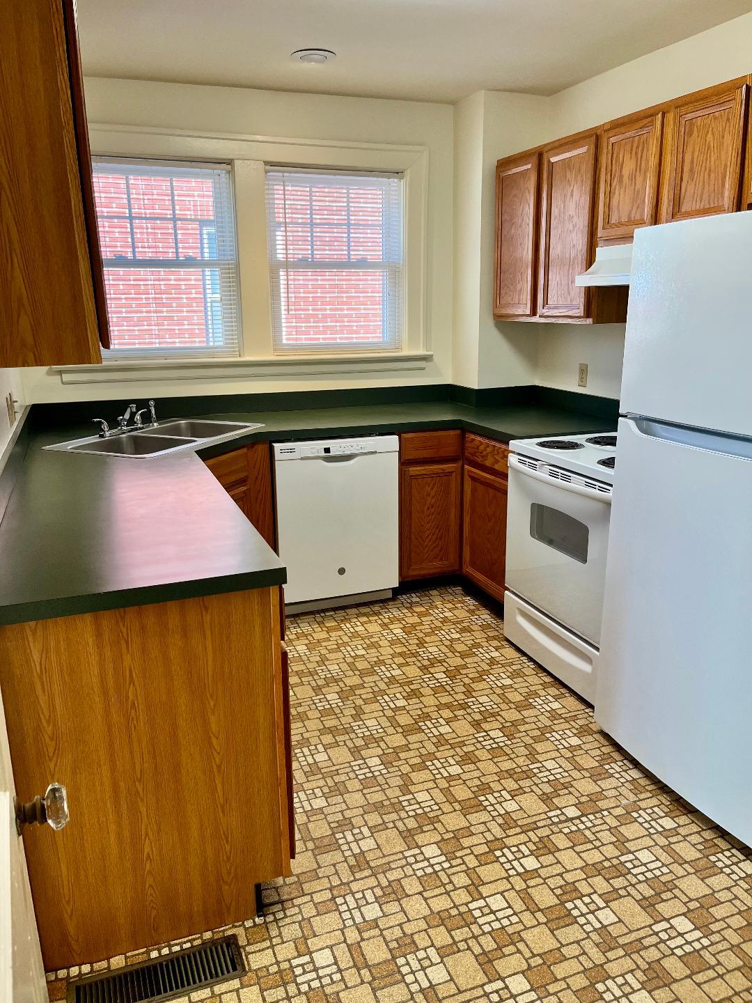 Kitchen 1 - 1324 Fontaine Rd