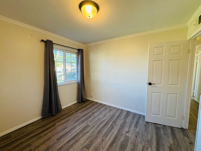 Building Photo - Ready to Fall in Love with Home Again?