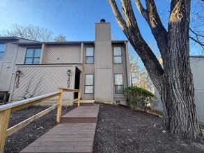 Building Photo - 7203 Woods Crossing Dr