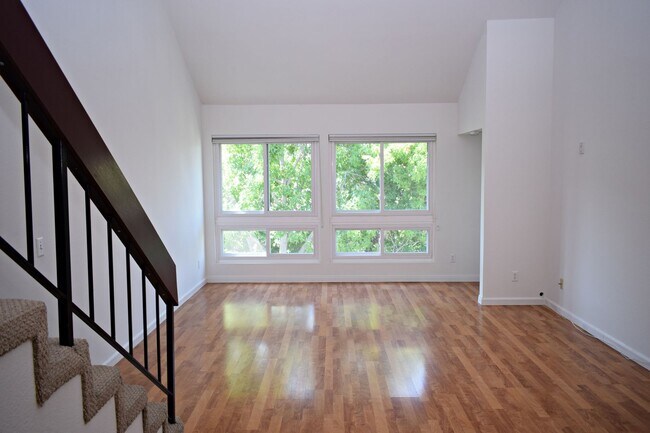 Building Photo - GRANTVILLE 1BR 1BA TOWNHOUSE - UPGRADED KITCHEN + BATH, AC, PET FRIENDLY, ASSIGNED PARKING, POOL,...