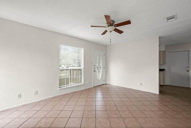 Building Photo - 1404 Valleyridge Cir