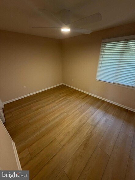 Building Photo - 250 Tanglewood Ln
