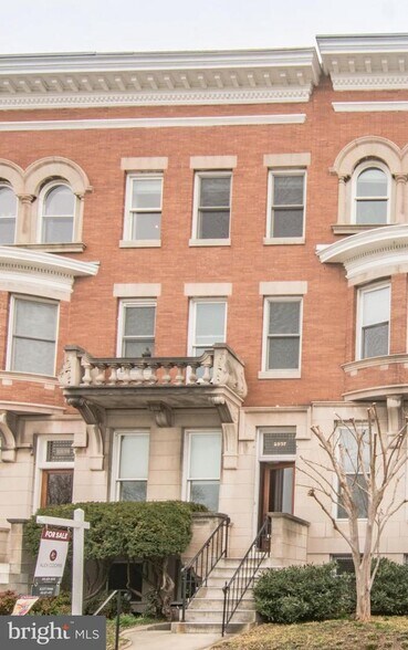 Building Photo - 2937 N Charles St