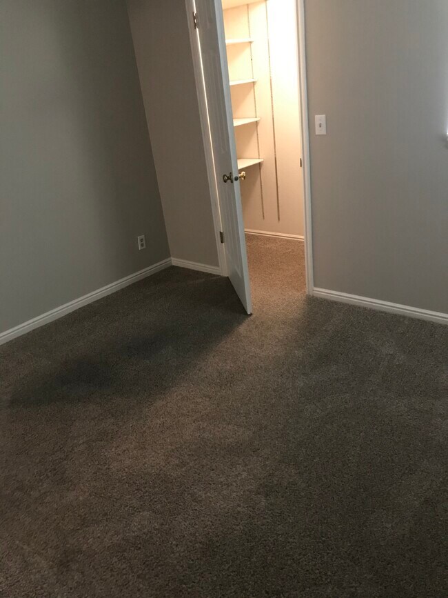 Building Photo - 650 S Main St