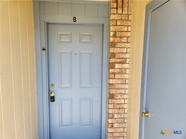 Building Photo - 908 Ticonderoga Dr