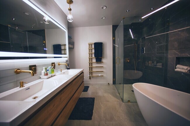 Building Photo - 8380 Waring Ave