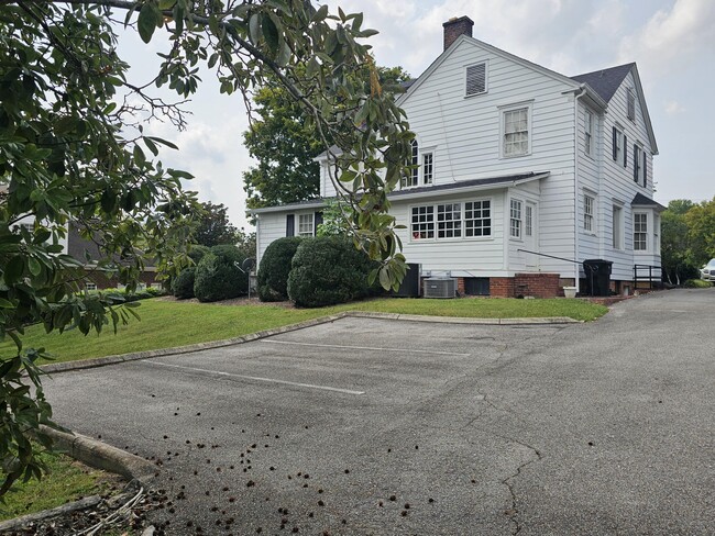 Building Photo - 3210 N Ocoee St