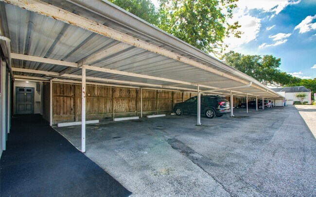 Building Photo - 2700 Bellefontaine St