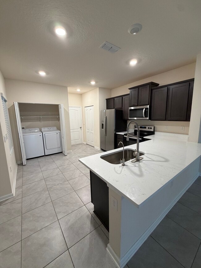 Building Photo - 9507 Star Dr