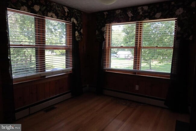 Building Photo - 14109 Buchanan Trail W