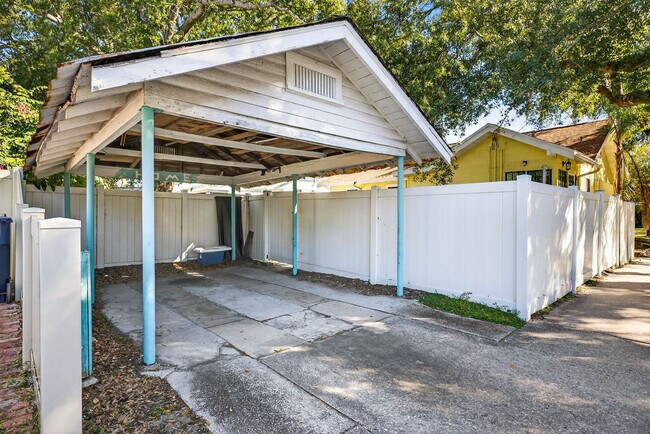 Building Photo - 3321 W San Juan St