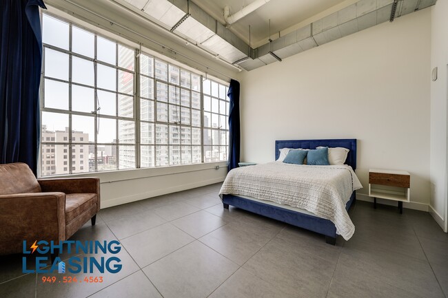 Building Photo - 939 S Broadway-1008